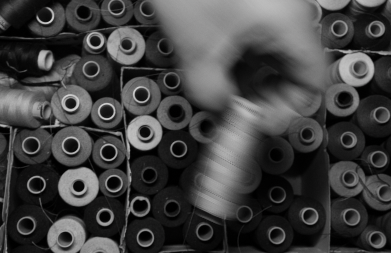 Fabricar Identidad: La Historia Detrás de los Talleres que Sostienen la Moda Independiente