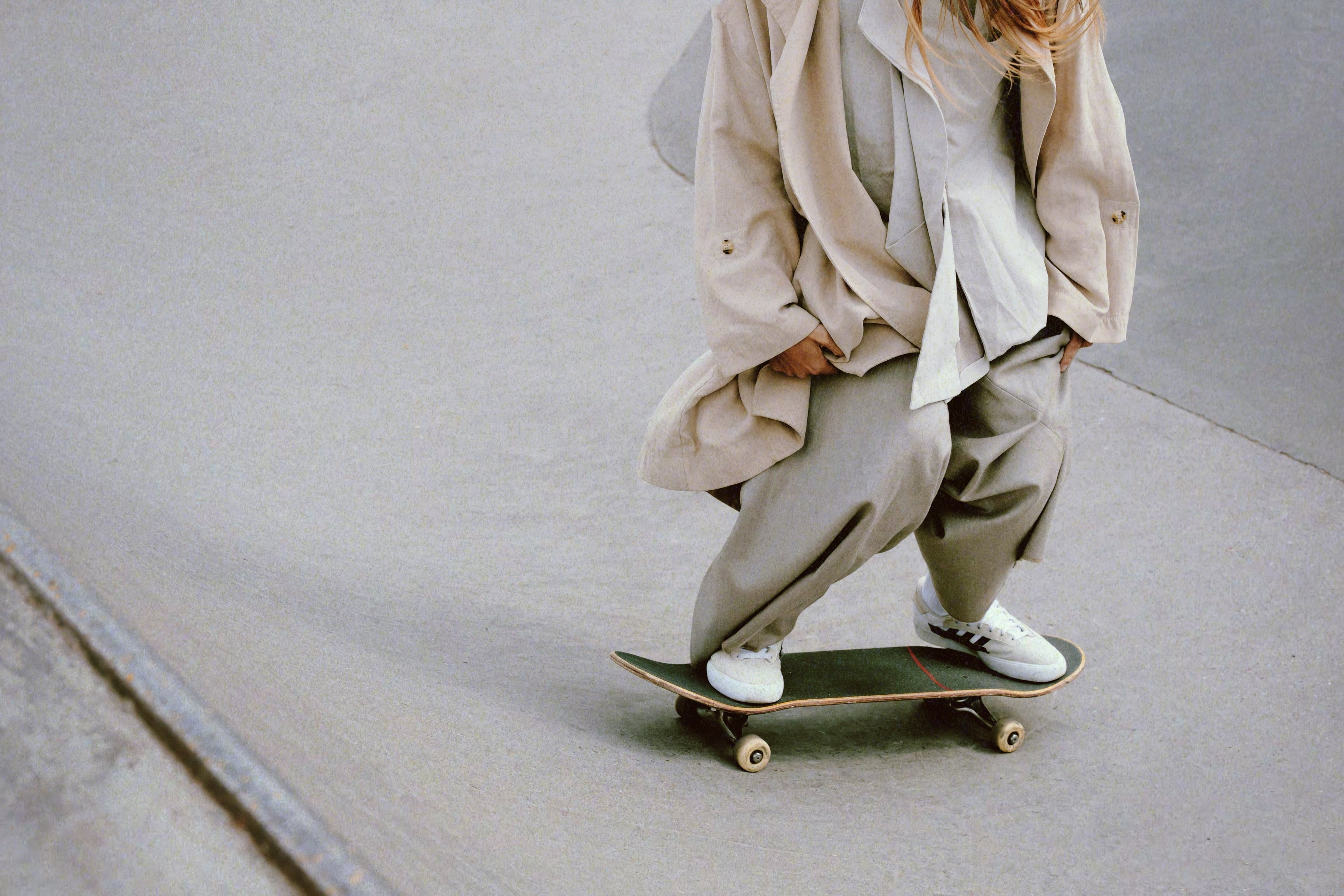 Editorial BassLane: Ritmo Propio – Looks que Fluyen con Actitud